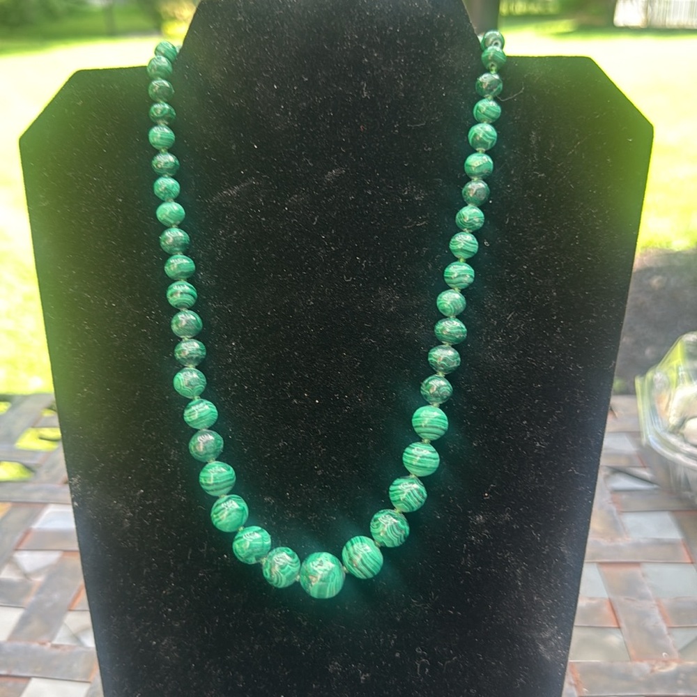 Necklace malachite Green Beaded necklace - Picture 2 of 3